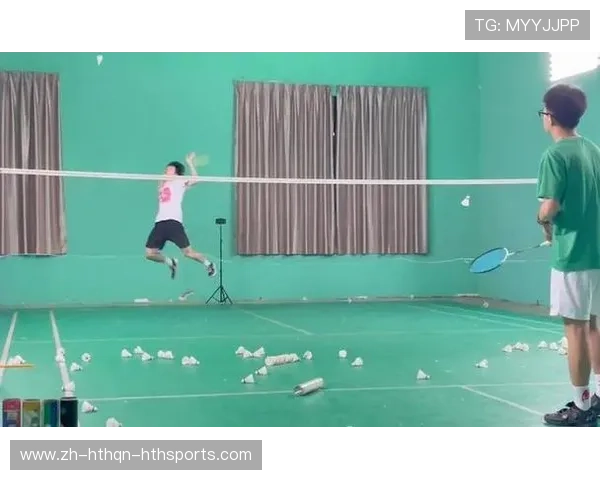 羽毛球隐蔽后场