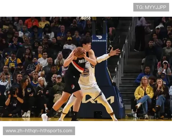 关键战JCole三节中段再上场首次外线出手三分球砸到篮板外沿